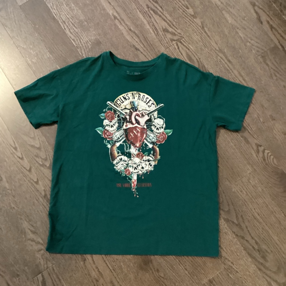 Forest Green Guns & Roses shirt size M